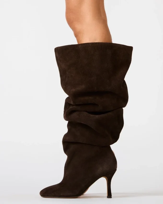 Allison i brunt mocka