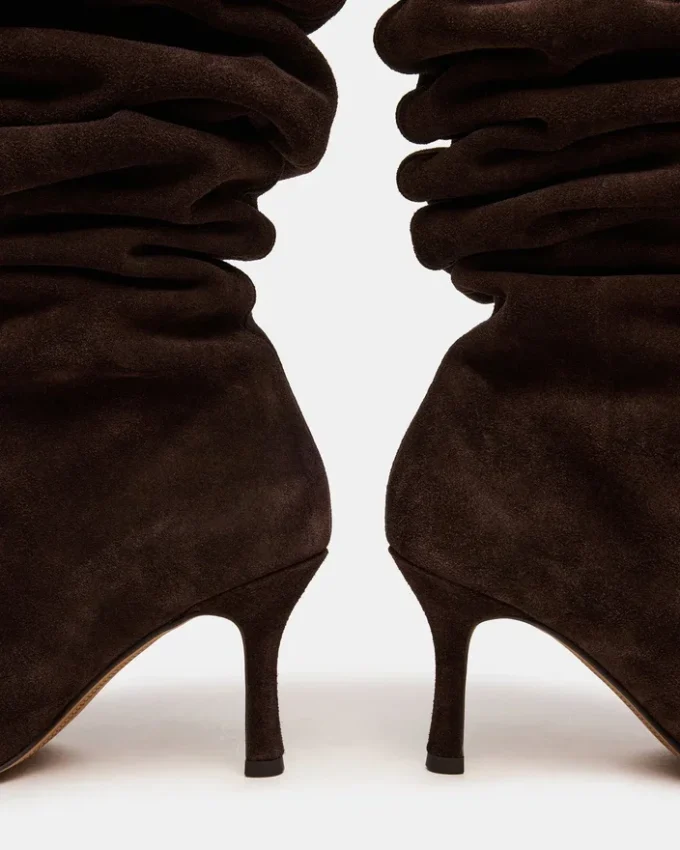 Allison i brunt mocka