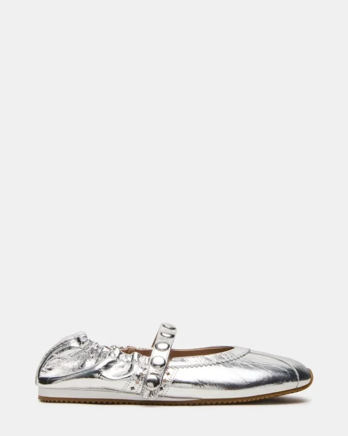 Anaya silverläder med nitar Anaya silverläder med nitar