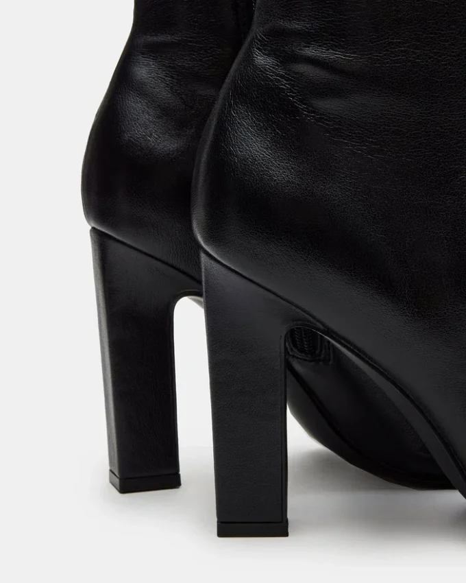 Aria Svart Aria Svart