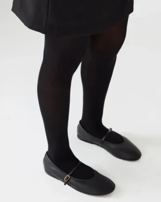 Besette svart läder