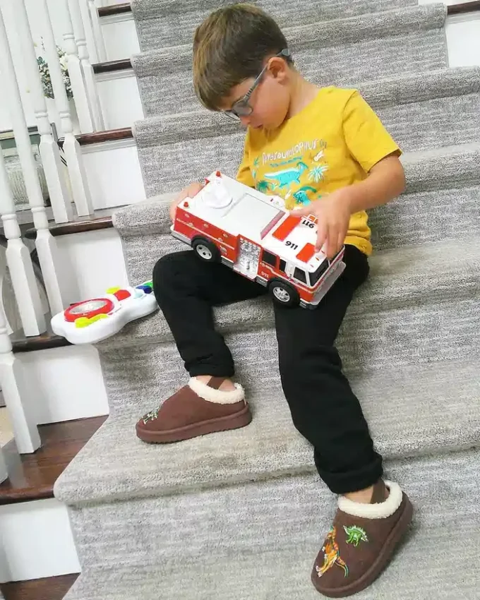 Dino Brown för småbarn