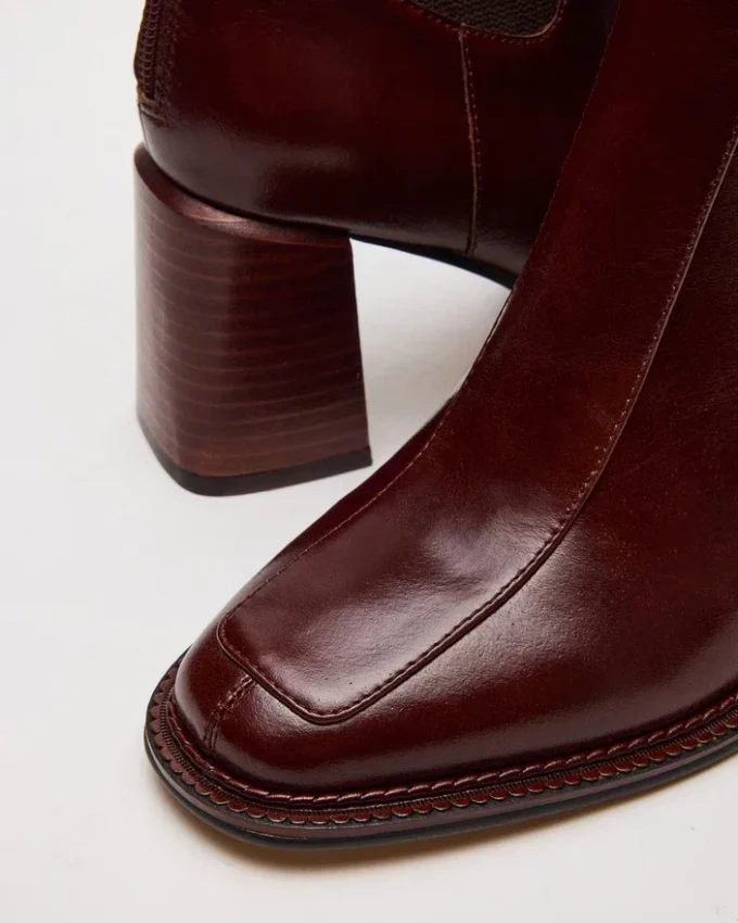 Downtown brunt läder