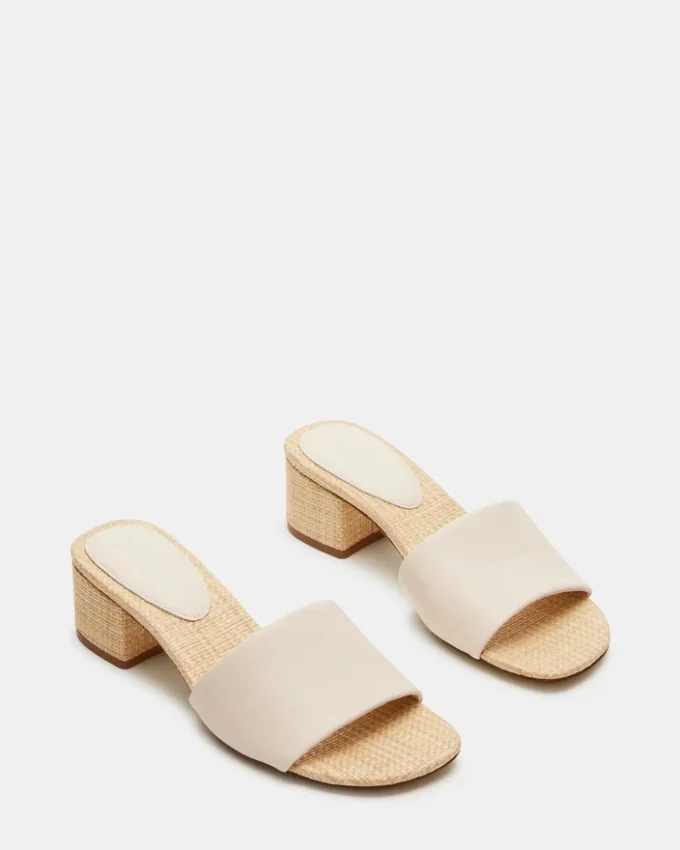 Hailee benvitt läder