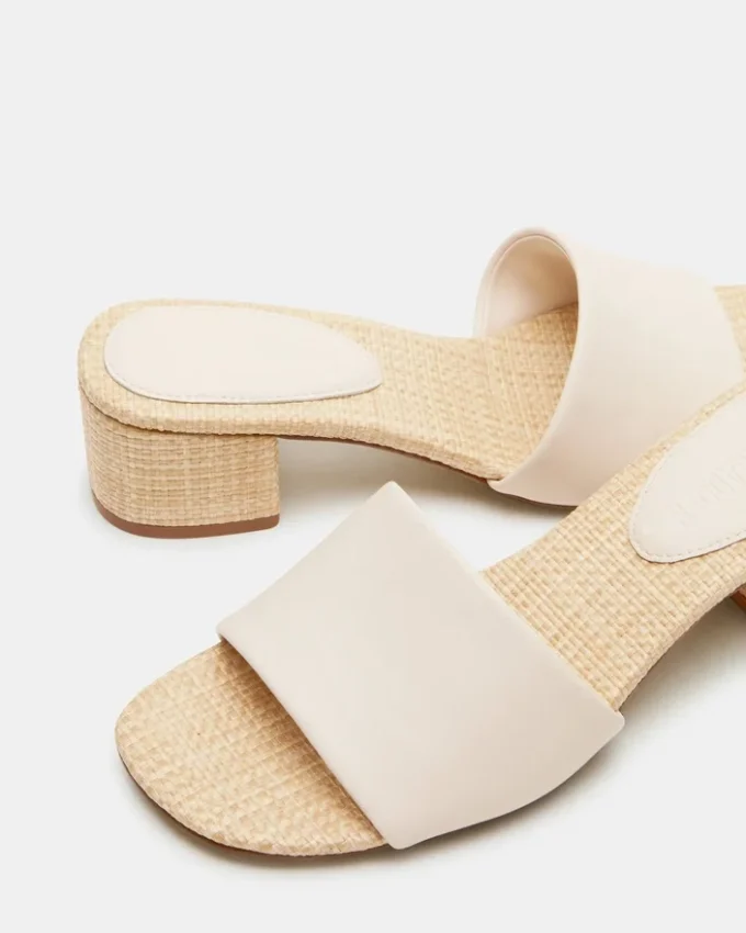 Hailee benvitt läder