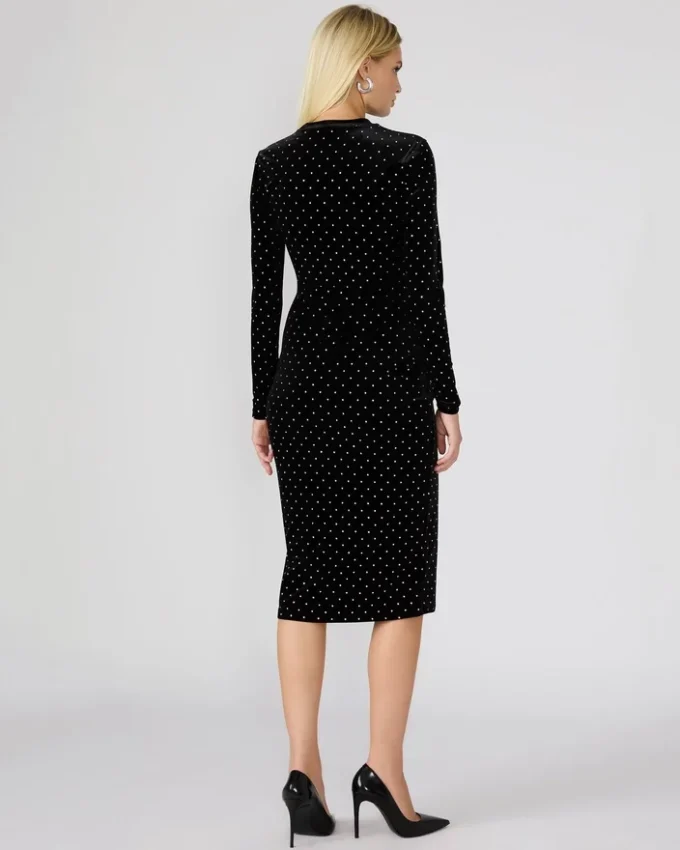 Hailee-klänning i svart sammet med nitar Hailee-klänning i svart sammet med nitar