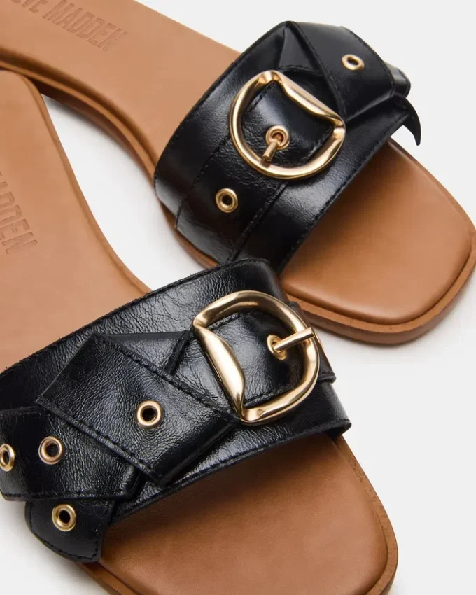 Hilaria i svart läder Hilaria i svart läder