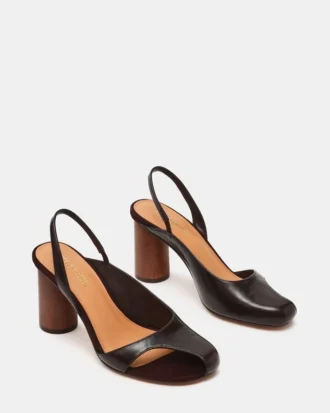 Janine i brunt läder