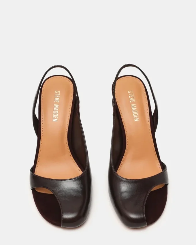 Janine i brunt läder