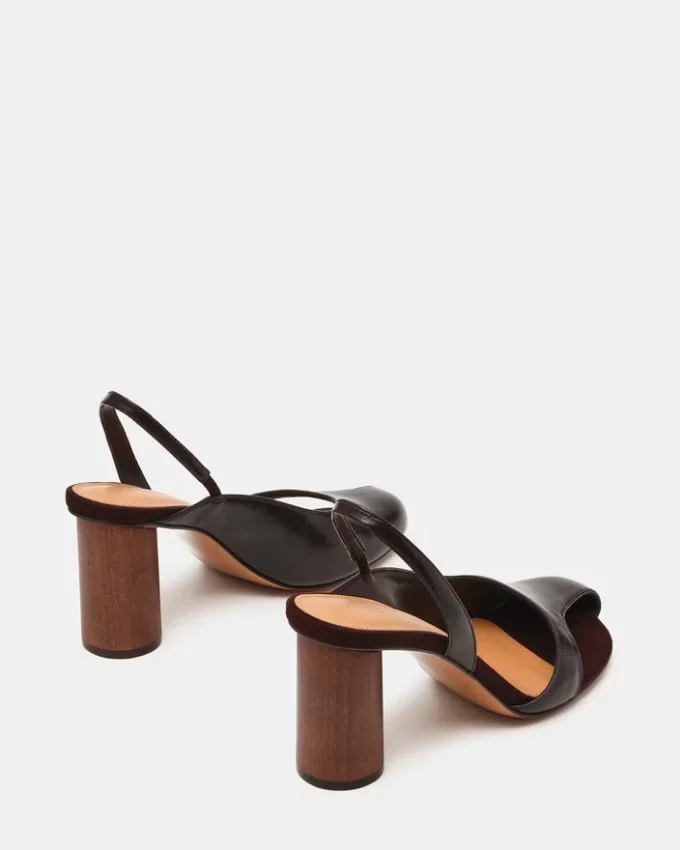 Janine i brunt läder