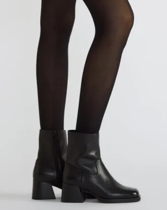 Latches svart läder Latches svart läder