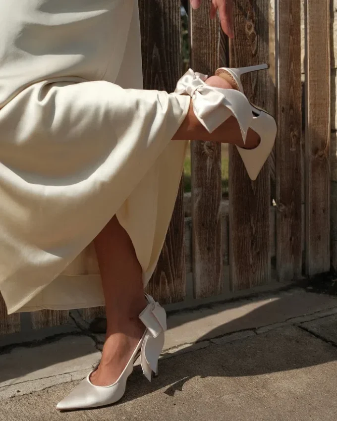 Teacup-elfenben Satin